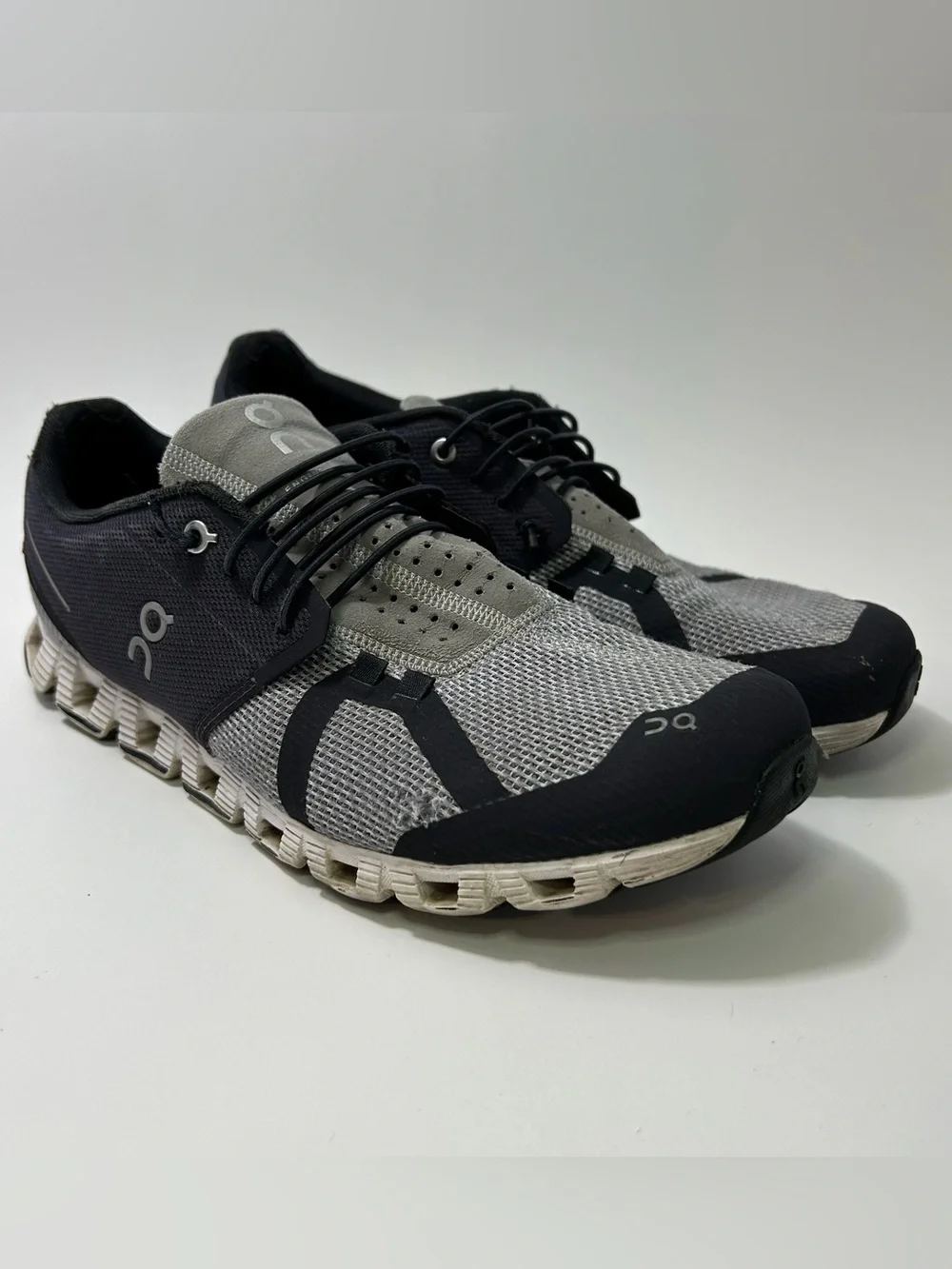 On Cloud 5 Men’s Size 11 Gray Athletic Running Walking Shoes Sneakers Comfort